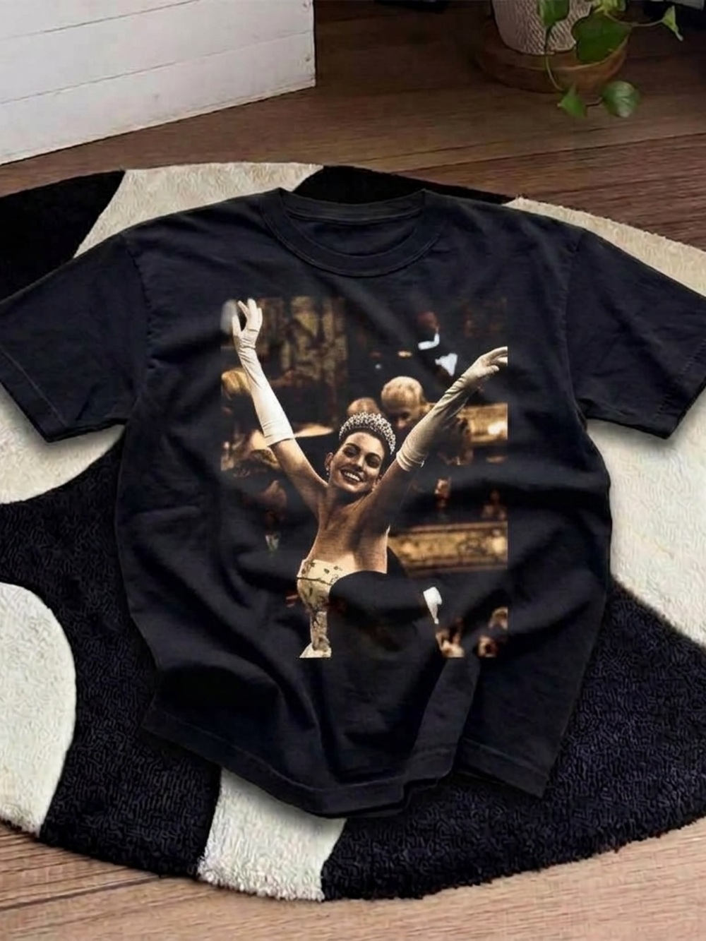 Crown Lady Shirt, Classic Glamour  GraphicT‑Shirt with Vintage Dance